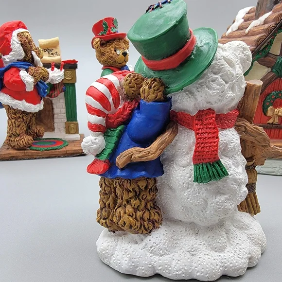 Hollybeary USA Christmas Village Set Of 4 - Picture 3 of 16